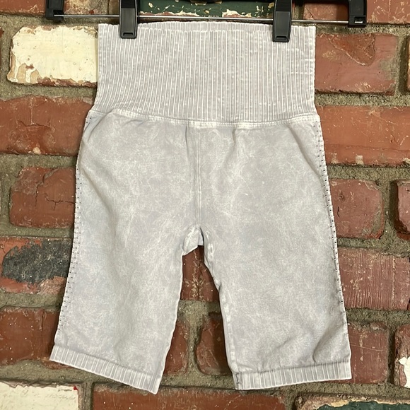 Free People Good Karma Running biker Shorts size XS/S gray - Picture 3 of 4